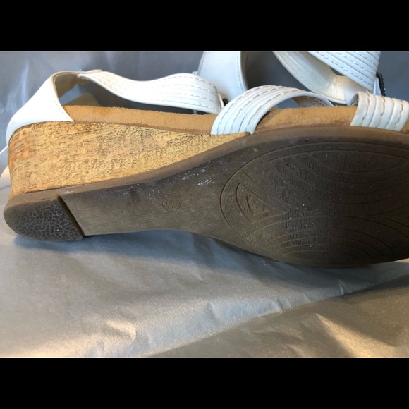 Wedge Sandal - Picture 3 of 3